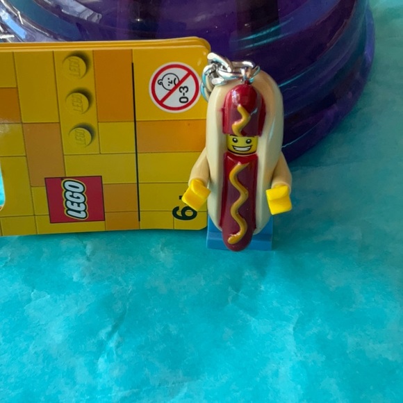 🌭LEGO HOTDOG GUY KEYCHAIN 🌭NWT 🌭 - Picture 15 of 16